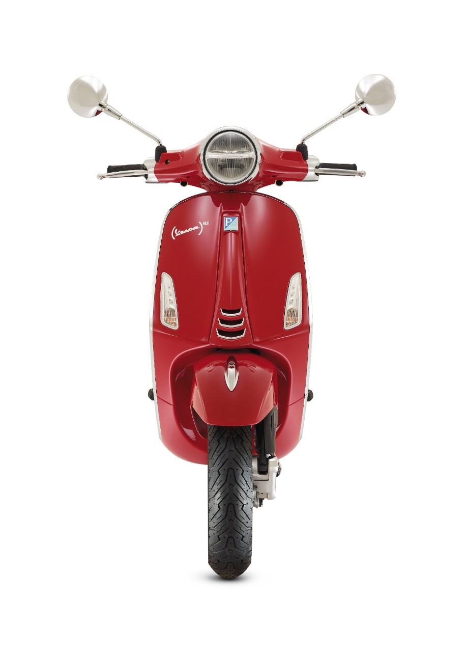 <div class='descrGalleryText'><p>L’edizione speciale Vespa Primavera 125 (RED) ha l’intera carrozzeria verniciata nella caratteristica colorazione Rosso (RED), compresi i cerchi ruota che spiccano immediatamente insieme all’intera silhouette del veicolo, rendendo questo esemplare davvero unico e riconoscibile</p>
</div>